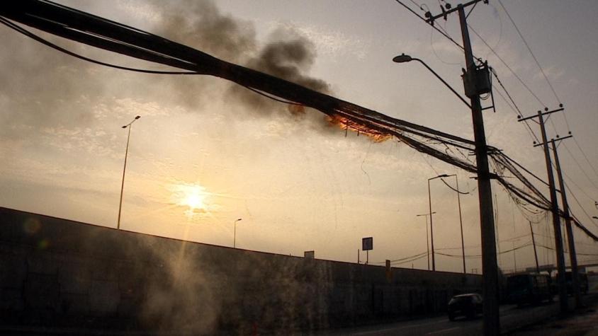 [VIDEO] Investigan la causa de misterioso incendio de cables en Quilicura