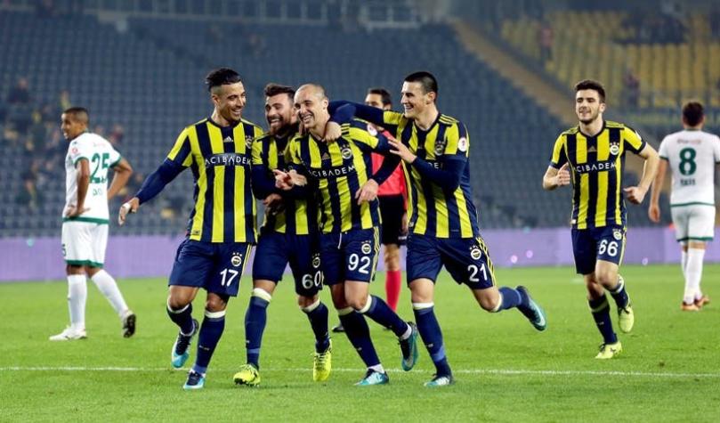 Fenerbahce de Isla avanza en Copa de Turquía y jugará derbi ante Besiktas de Medel