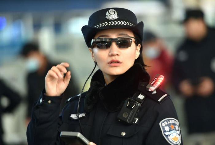 La policía china usa lentes "inteligentes" para identificar sospechosos