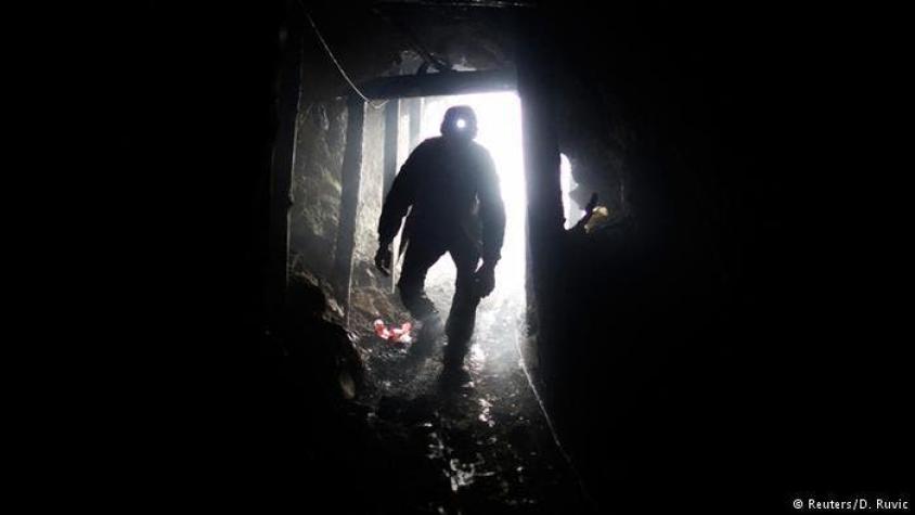 Rescatan con vida a siete mineros tras derrumbe en Colombia