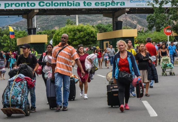 Colombia refuerza controles en frontera con Venezuela ante ola migratoria