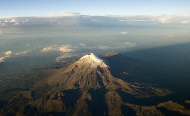 Dos diplomáticos de EEUU se accidentan al escalar volcán de México