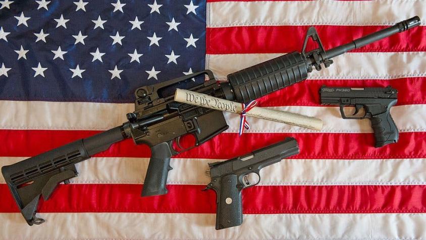 Cómo es el rifle AR-15, el arma utilizada en varias de las matanzas más mortíferas en EE.UU.