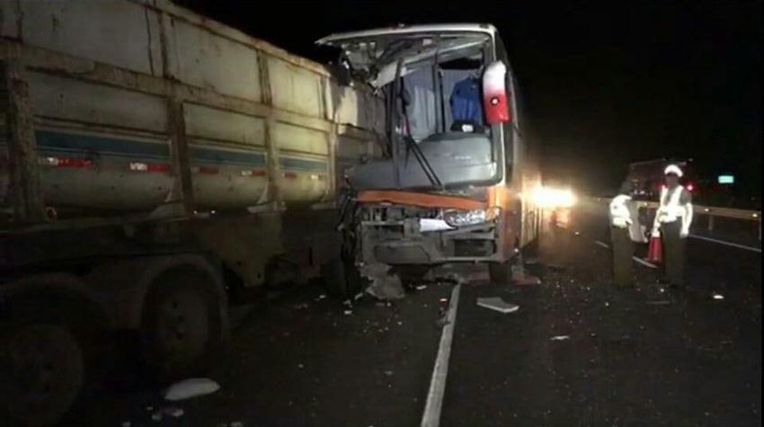 Muere vocalista del grupo Los Ramblers en choque de bus con camión
