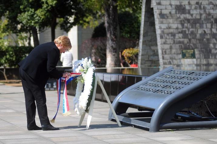 Bachelet homenajeó a víctimas del bombardeo atómico en Nagasaki