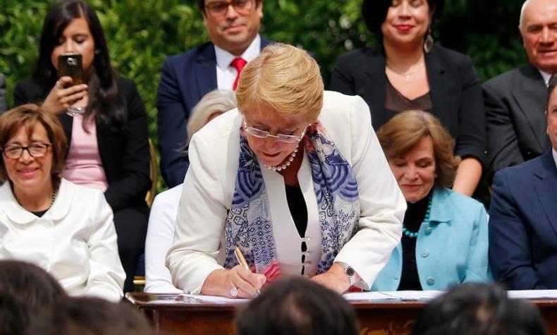 Bachelet firma decretos para creación de Áreas Marinas Protegidas y Parque Nacional Pumalín