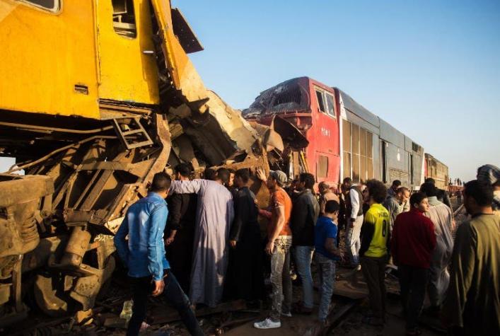 Al menos diez muertos en un choque de trenes en Egipto