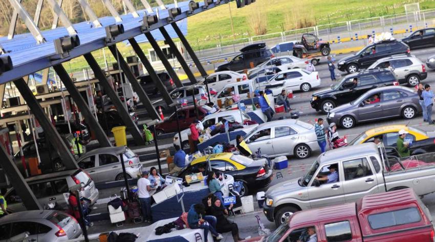 Cerca de 400.000 vehículos salen de Santiago para el feriado de Semana Santa