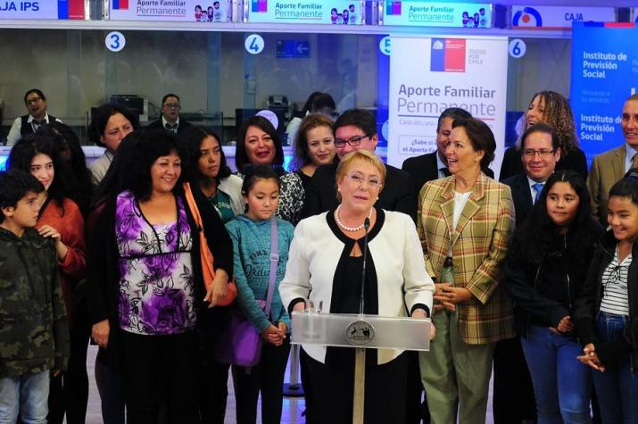 [VIDEO] La broma de Bachelet al mencionar el sitio web del "Bono Marzo"