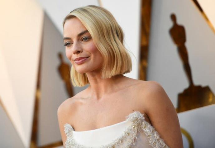 Margot Robbie encanta con su look en la alfombra roja de los Premios Oscar 2018