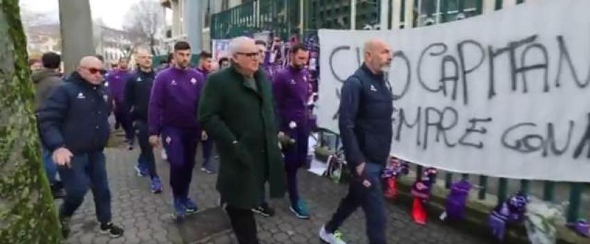 [VIDEO] Jugadores de la Fiorentina rinden un primer homenaje a Davide Astori