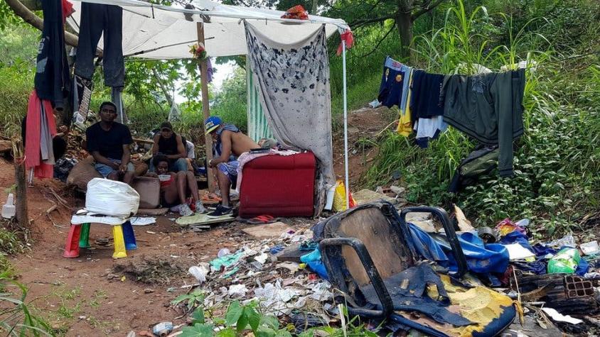 Las terribles condiciones en las que vive un grupo de personas sin hogar en cementerio de Sao Paulo