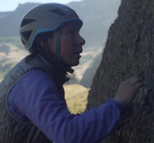 Primera chilena en ascender el Everest es nominada al premio “Mujeres que dejan huella”