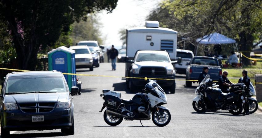 Investigan presunto vínculo de explosiones en Texas con crímenes racistas