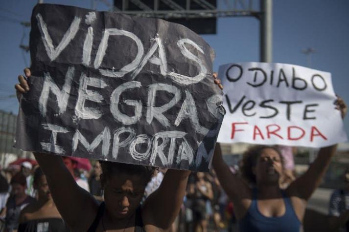 Favela de la concejal asesinada en Rio de Janeiro marcha en su memoria