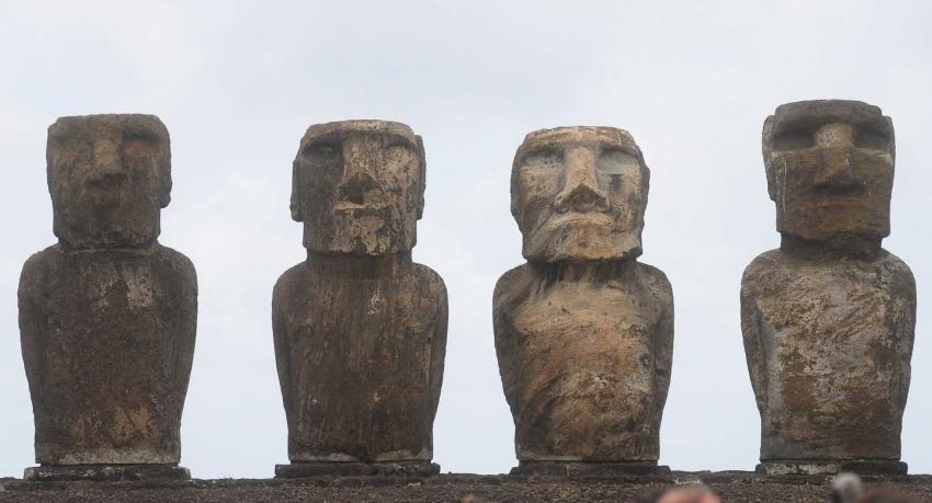 "No quería que siguieran funándome": el relato de la joven que se fotografió sobre un moai