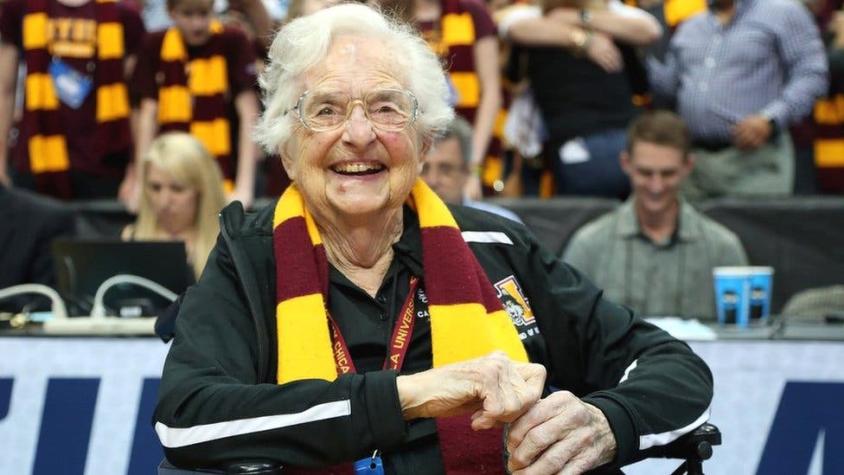 Jean Dolores-Schmidt, la monja de 98 años que se ha convertido en la sensación del deporte en EE.UU