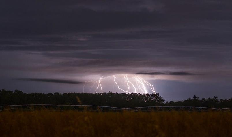 Dirección Meteorológica emite aviso por tormentas eléctricas en el norte y el sur del país