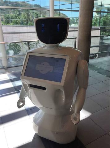 Vitacura suma a un robot como funcionario de la municipalidad