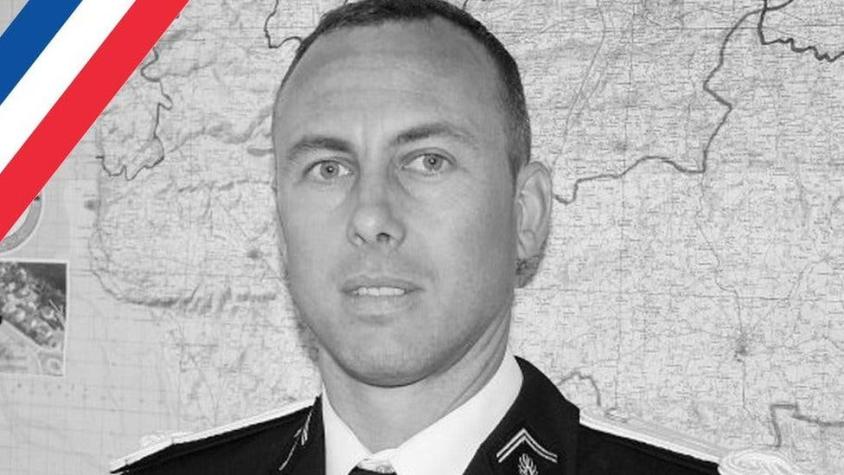 Arnaud Beltrame: el policía que murió tras intercambiarse con una rehén en el ataque en Francia