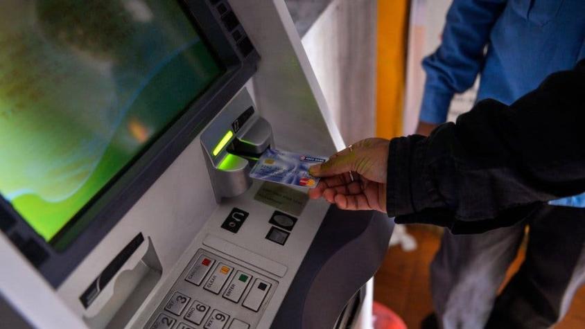 Cómo operaban los hackers acusados de hacer que los cajeros automáticos escupieran dinero