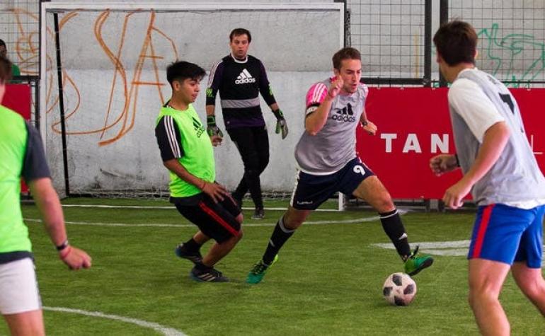 Torneo de fútbol urbano más grande de Chile enfrentó a 16 equipos en su primera fecha