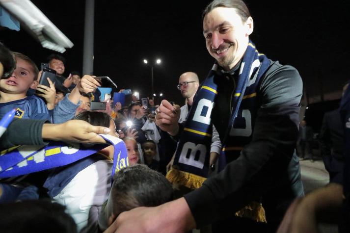[VIDEO] A lo "rockstar": así fue recibido Zlatan Ibrahimovic en Los Angeles