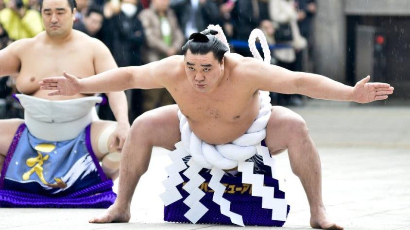 Escándalo en Japón por expulsión de dos mujeres socorristas de un ring de sumo