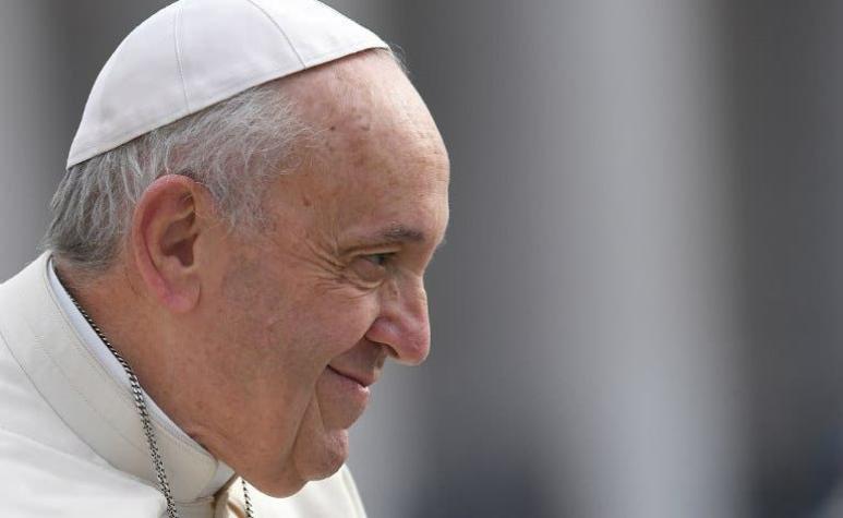 Papa Francisco le envía un rosario a vicepresidente ecuatoriano preso por corrupción