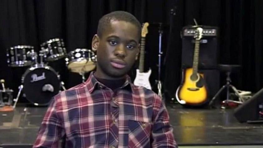 El adolescente de 17 años con autismo que "hace música con su mente" y compone sinfonías