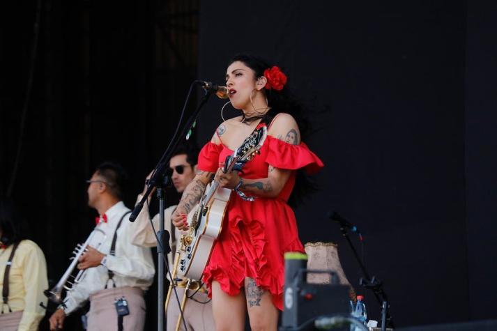 [VIDEO] Mon Laferte relata su sueño con Violeta Parra y realiza homenaje musical