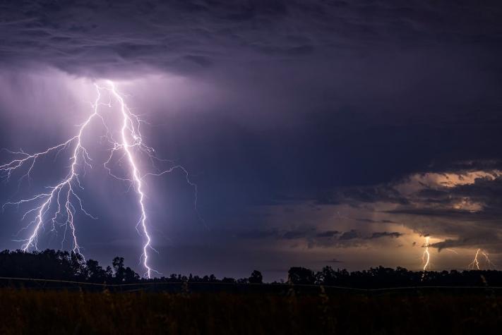 Dirección Meteorológica emite aviso por tormentas eléctricas en el Maule y Biobío