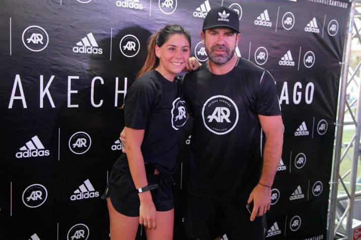 Hija del "Matador" Salas se luce con su padre en el maratón de Santiago