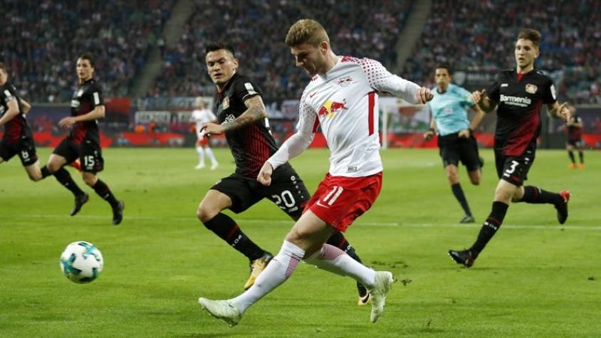 Aránguiz participa en goleada clave del Leverkusen que lo acerca a la Champions