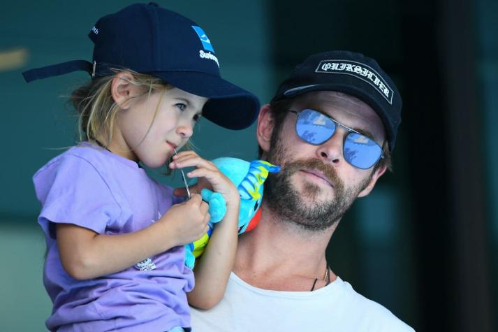 Chris Hemsworth publica imagen en Instagram y los fanáticos enloquecen con la juventud de su madre