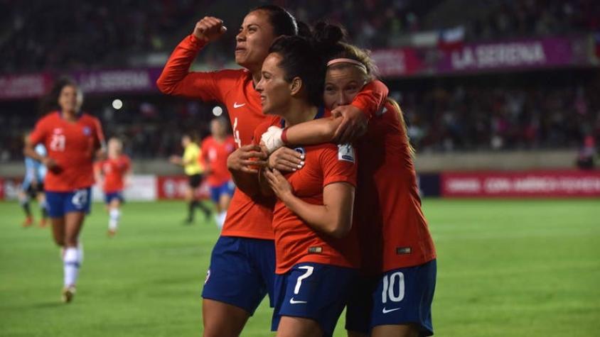 [VIDEO] Pasión sin sueldo: El duro camino del fútbol femenino en Chile