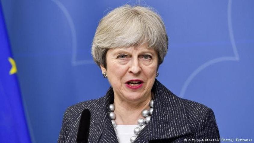 Primera ministra británica convoca al gabinete para tratar la crisis siria