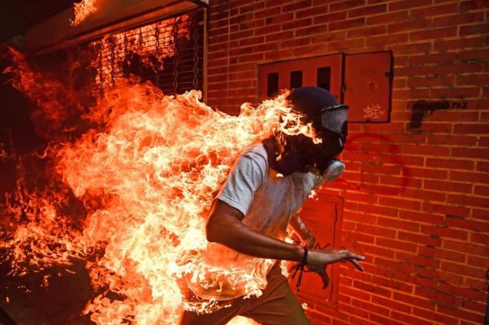 Foto de una Venezuela "en llamas" gana el primer premio del World Press Photo 2018