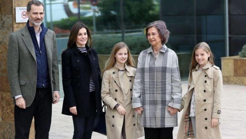 [VIDEO] Reina Letizia nuevamente en la polémica: Video muestra empujón a una de sus hijas