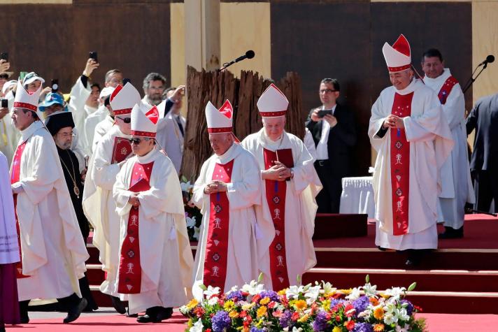 [VIDEO] Obispos de la iglesia chilena: "Junto al Papa, sentimos dolor y vergüenza"