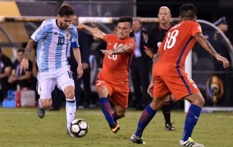 [VIDEO] Prensa alemana destaca a Charles Aránguiz como "el hombre que venció a Messi dos veces"