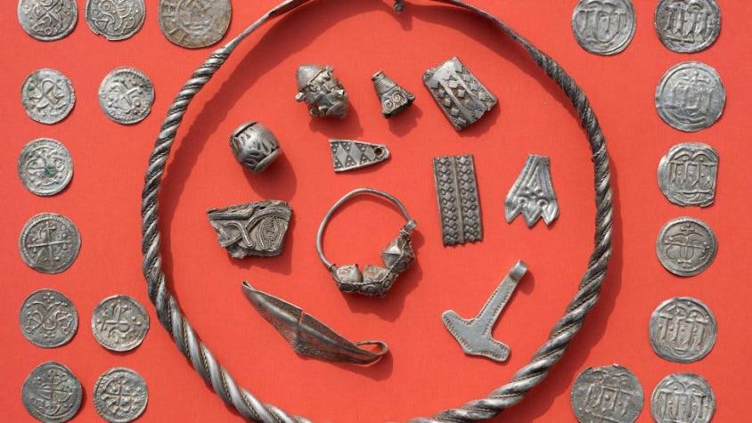 El tesoro enterrado hace más de 1.000 años que un niño de 13 años encontró en Alemania