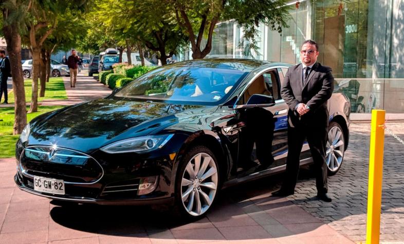 Usuarios de aplicación de transporte podrán viajar en el único automóvil Tesla del país