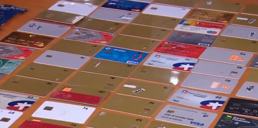 [VIDEO] Carabineros sorprende a clonador de tarjetas tras denuncia de violencia intrafamiliar