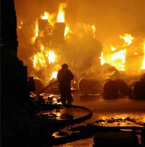 Incendio afecta a papelera de la comuna de Puente Alto