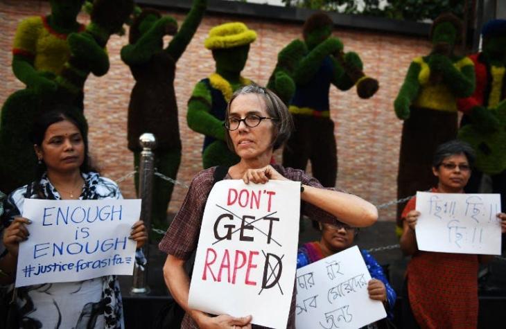 India instaura pena de muerte para violadores de niños menores de 12 años