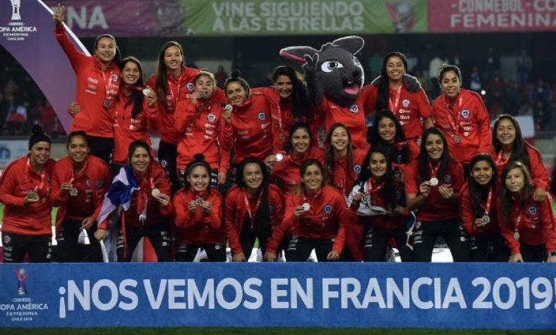 [VIDEO] Presidente Piñera y ministra del Deporte recibirán en La Moneda a La Roja femenina
