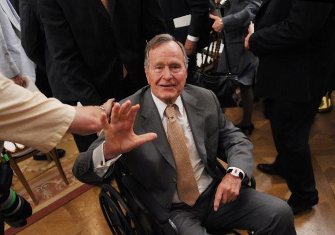 Ex presidente de EE.UU George H. W Bush fue hospitalizado