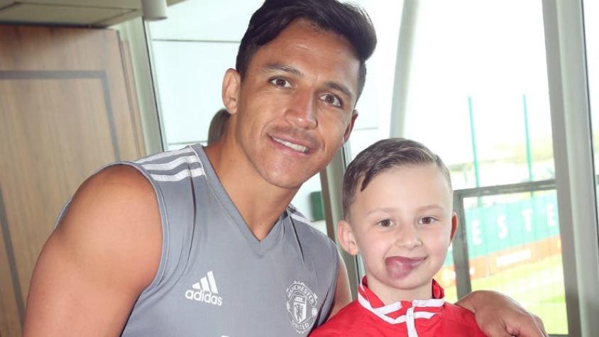 [FOTOS] Alexis Sánchez y figuras del United reciben a niños con enfermedades graves