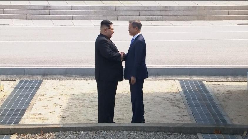 [VIDEO] El apretón de manos que dio inicio a la histórica cumbre entre las dos Coreas